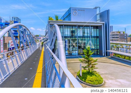日本の相模原都市景観　JR横浜線　淵野辺駅や駅前の桜美林大学などを望む＝21日 140456121