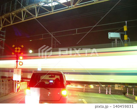 夜の伊 469号踏切道(2013.12.3) 県道354号線と交差する東武鉄道伊勢崎線 800系通過 夜の伊 469号踏切道(2013.12.3) 県道354号線と交差する東武鉄道伊勢崎線 800系通過 140459831