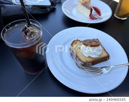 お皿に乗ったパンケーキ 140460585