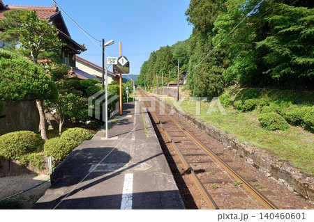 映画「砂の器」の舞台となったJR木次線の亀嵩駅 昭和レトロな木造駅舎と赤ポスト 140460601
