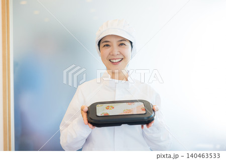 白衣で働くパートスタッフ 140463533
