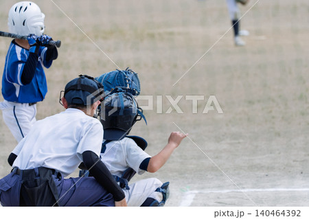 プロ野球選手を夢見て頑張っている野球少年 プロ野球選手を夢見て頑張っている野球少年 140464392