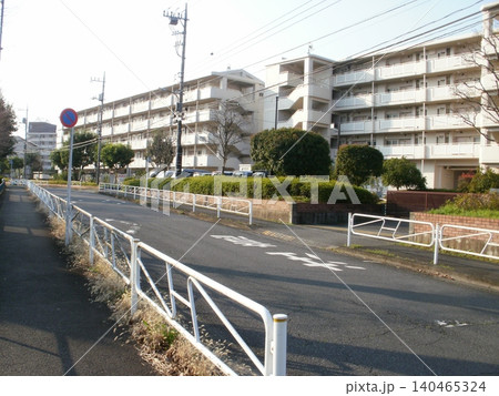 集合住宅の春 140465324