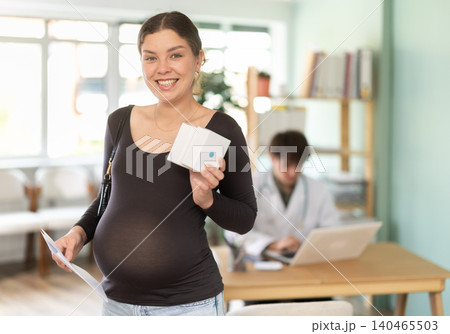 woman in the third trimester of pregnancy came to the doctor woman in the third trimester of pregnancy came to the doctor 140465503