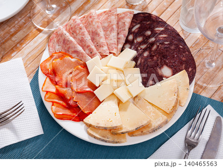 Slicing of smoked sausage, ham, dried pork carbonade and cheese Slicing of smoked sausage, ham, dried pork carbonade and cheese 140465563