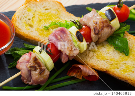 Skewer of lamb with ketchup 140465913