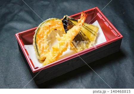 彩り豊かな天ぷら盛り合わせの美味しい一皿 彩り豊かな天ぷら盛り合わせの美味しい一皿 140468815