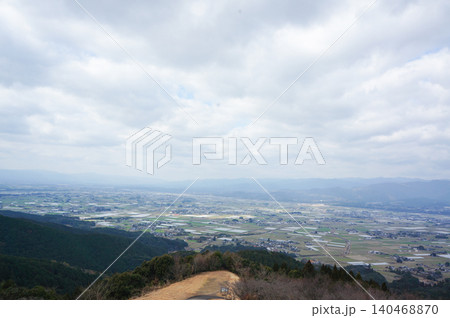 熊本県の田園と街並みを一望できる高台の眺望 140468870