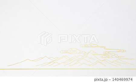 白和紙に極細の金線で描かれた山霞が優雅なシンプル背景 白和紙に極細の金線で描かれた山霞が優雅なシンプル背景 140469974