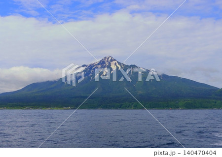 初夏の利尻富士（フェリーより撮影・北海道利尻富士町） 140470404