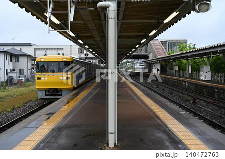 鵜沼駅に停車中のキヤ95 鵜沼駅に停車中のキヤ95 140472763