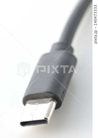 USB-Cケーブルを白背景で撮影 140473333