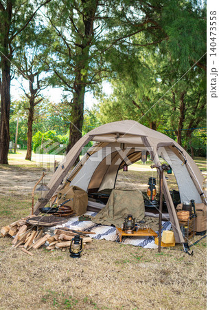 キャンプ ソロキャンプ ツールームテント 自然 一人キャンプ テント設営 キャンプ ソロキャンプ ツールームテント 自然 一人キャンプ テント設営 140473558