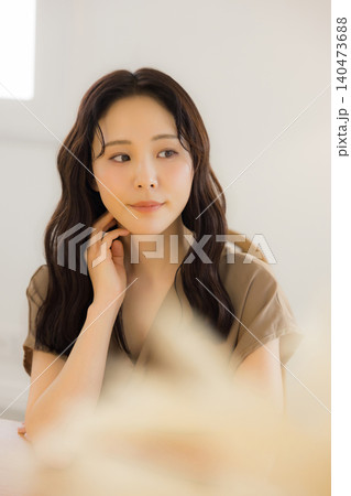 コーヒーを飲む女性 コーヒーを飲む女性 140473688