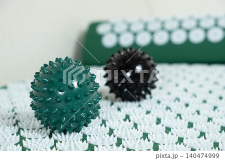 Spiky Massage Balls and Acupressure Mat for Self Massage Spiky Massage Balls and Acupressure Mat for Self Massage 140474999
