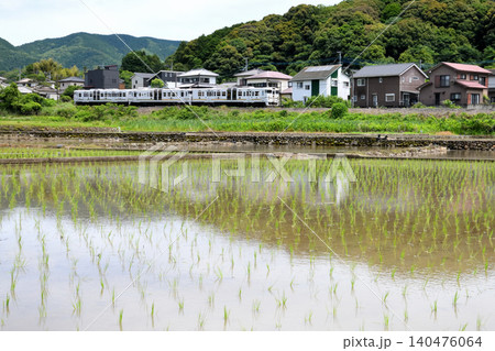 田園地帯を走る観光列車「ふたつ星」 田園地帯を走る観光列車「ふたつ星」 140476064