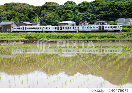 田園地帯を走る観光列車「ふたつ星」 田園地帯を走る観光列車「ふたつ星」 140476071