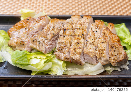 おいしい豚肉の塩焼き おいしい豚肉の塩焼き 140476286
