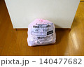 台所付近に置いたプラスチックごみの袋 140477682