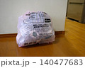 台所付近に置いたプラスチックごみの袋 140477683