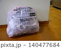 台所付近に置いたプラスチックごみの袋 140477684