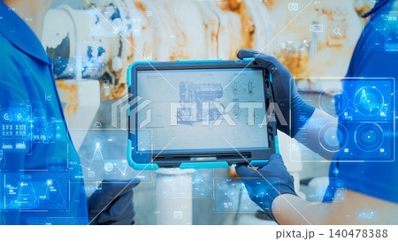 タブレットで機械を点検するエンジニアとデジタルテクノロジー タブレットで機械を点検するエンジニアとデジタルテクノロジー 140478388