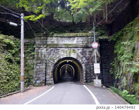 トンネルの先に見えるトンネル トンネルの先に見えるトンネル 140479492