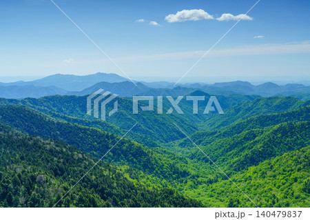 田代山・帝釈山登山の新緑の山並み 尾瀬国立公園の絶景 田代山・帝釈山登山の新緑の山並み 尾瀬国立公園の絶景 140479837