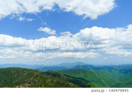 帝釈山・田代山登山から望む新緑の山並み 尾瀬国立公園の絶景 140479945
