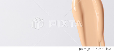 Skin foundation or makeup base. Cosmetic product. 140480108