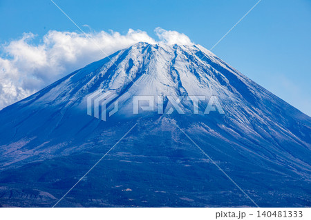 山梨県南巨摩郡身延町 本栖湖からの富士山 山梨県南巨摩郡身延町 本栖湖からの富士山 140481333