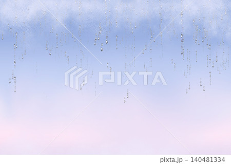 透明な雫が滴る幻想的な背景 テキストスペース付き雨イメージ素材 140481334