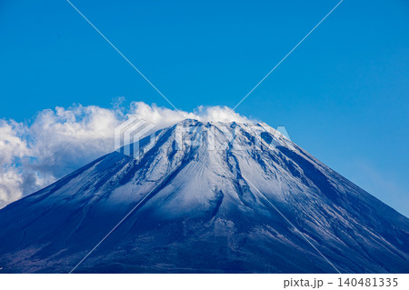 山梨県南巨摩郡身延町 本栖湖からの富士山 山梨県南巨摩郡身延町 本栖湖からの富士山 140481335