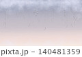 透明な雫が滴る幻想的な背景 テキストスペース付き雨イメージ素材 140481359