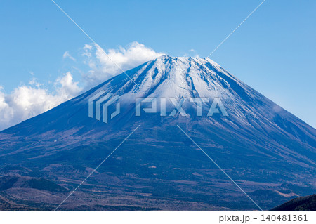 山梨県南巨摩郡身延町 本栖湖からの富士山 山梨県南巨摩郡身延町 本栖湖からの富士山 140481361