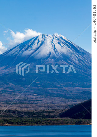 山梨県南巨摩郡身延町 本栖湖からの富士山 山梨県南巨摩郡身延町 本栖湖からの富士山 140481363