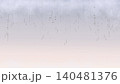 透明な雫が滴る幻想的な背景 テキストスペース付き雨イメージ素材 140481376