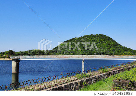 甲山と北山貯水池の風景(兵庫県西宮市) 甲山と北山貯水池の風景(兵庫県西宮市) 140481988