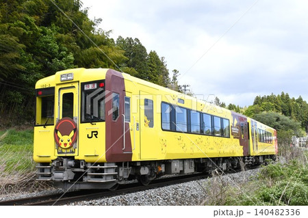 気仙沼へ向けて大船渡線をゆくキハ100系ディーゼルカー 気仙沼へ向けて大船渡線をゆくキハ100系ディーゼルカー 140482336