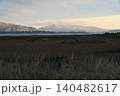 夕日に染まる山 140482617