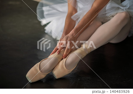 Closeup of ballet dancer legs in pointe shoes Closeup of ballet dancer legs in pointe shoes 140483926