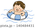浮き輪で水遊びをするにっこり笑顔の男の子 140484431