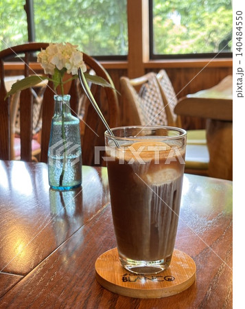 カフェでコーヒーフロート カフェでコーヒーフロート 140484550