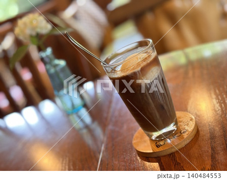 カフェでコーヒーフロート 140484553