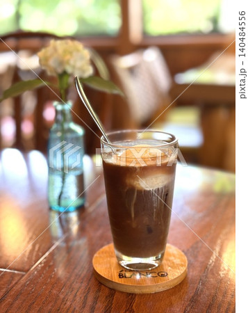 カフェでコーヒーフロート カフェでコーヒーフロート 140484556