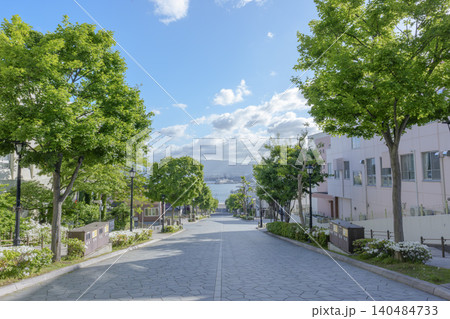 函館元町の八幡坂から望む函館港 北海道を代表する絶景スポット 函館元町の八幡坂から望む函館港 北海道を代表する絶景スポット 140484733