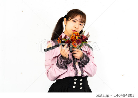 アイドル衣装の女性 アイドル衣装の女性 140484803