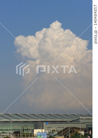 発達していく積乱雲 発達していく積乱雲 140484857