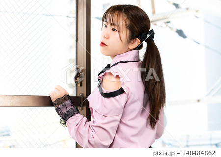 アイドル衣装の女性 140484862