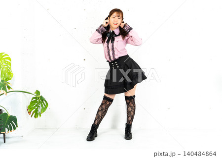 アイドル衣装の女性 アイドル衣装の女性 140484864